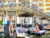 [ẢNH] Mỹ nhân Việt khoe đường cong với bikini trong ngày nắng nóng