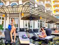 [ẢNH] Mỹ nhân Việt khoe đường cong với bikini trong ngày nắng nóng