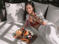 [ẢNH] Mỹ nhân Việt khoe đường cong với bikini trong ngày nắng nóng