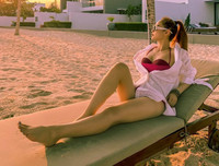 [ẢNH] Mỹ nhân Việt khoe đường cong với bikini trong ngày nắng nóng