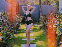 [ẢNH] Mỹ nhân Việt khoe đường cong với bikini trong ngày nắng nóng