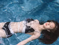 [ẢNH] Mỹ nhân Việt khoe đường cong với bikini trong ngày nắng nóng