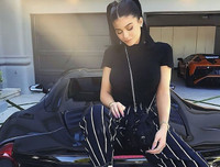 [ẢNH] Vì sao Forbes tước danh hiệu 