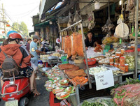 [ẢNH] Ngày vía Thần Tài 2020: Những mặt hàng đắt khách ngoài... vàng