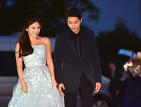 [ẢNH] Từ nghi vấn Song Hye Kyo và Huyn Bin hẹn hò: Đường tình lắm truân chuyên của ‘bà trùm phim giả tình thật’
