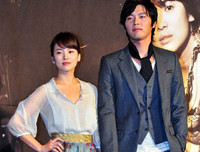 [ẢNH] Từ nghi vấn Song Hye Kyo và Huyn Bin hẹn hò: Đường tình lắm truân chuyên của ‘bà trùm phim giả tình thật’