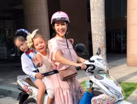 [ẢNH] Cuộc sống sau ly hôn của diva Hồng Nhung bên cặp song sinh 