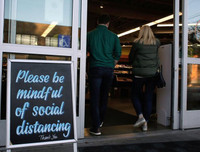 [ẢNH] Người dân thế giới giữ khoảng cách nơi công cộng trong dịch Covid-19