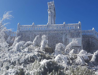 [Ảnh] Đỉnh Fansipan đẹp ngỡ ngàng giữa trời tuyết trắng