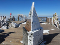 [Ảnh] Đỉnh Fansipan đẹp ngỡ ngàng giữa trời tuyết trắng