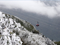 [Ảnh] Đỉnh Fansipan đẹp ngỡ ngàng giữa trời tuyết trắng