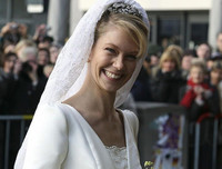 [ẢNH] Chiêm ngưỡng 12 mẫu váy cưới đẹp nhất trong lịch sử Hoàng gia các nước