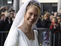 [ẢNH] Chiêm ngưỡng 12 mẫu váy cưới đẹp nhất trong lịch sử Hoàng gia các nước