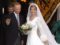 [ẢNH] Chiêm ngưỡng 12 mẫu váy cưới đẹp nhất trong lịch sử Hoàng gia các nước