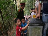 Trời mát, người dân vẫn vật vã di chuyển tại Lễ hội Đền Hùng