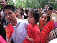 Trời mát, người dân vẫn vật vã di chuyển tại Lễ hội Đền Hùng