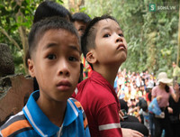 Trời mát, người dân vẫn vật vã di chuyển tại Lễ hội Đền Hùng