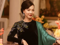 [ẢNH] Ngoại hình khác lạ ở tuổi 57 của NSND Lê Khanh – tượng đài nhan sắc một thời