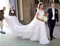 [ẢNH] Chiêm ngưỡng 12 mẫu váy cưới đẹp nhất trong lịch sử Hoàng gia các nước