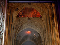 [ẢNH] Cảnh tượng đối lập bên trong nhà thờ Đức Bà Paris trước và sau vụ cháy