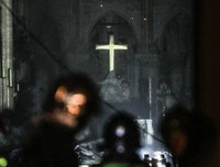 [ẢNH] Cảnh tượng đối lập bên trong nhà thờ Đức Bà Paris trước và sau vụ cháy