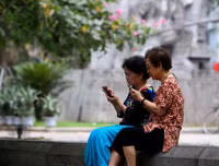 [ẢNH] Ngắm đường phố Hà Nội vắng hoe, yên ả trong ngày Giỗ tổ Hùng Vương