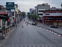 [ẢNH] Ngắm đường phố Hà Nội vắng hoe, yên ả trong ngày Giỗ tổ Hùng Vương