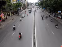 [ẢNH] Ngắm đường phố Hà Nội vắng hoe, yên ả trong ngày Giỗ tổ Hùng Vương