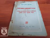 [Ảnh] Những cuốn sách vô giá tập hợp những bài viết của Hồ Chủ tịch, được xuất bản khi Người còn tại thế
