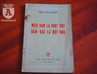 [Ảnh] Những cuốn sách vô giá tập hợp những bài viết của Hồ Chủ tịch, được xuất bản khi Người còn tại thế