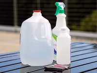 [ẢNH] Vệ sinh điện thoại đúng cách chống lây nhiễm virus Covid-19