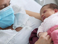 [ẢNH] Khoảng khắc sự sống mới chào đời giữa 