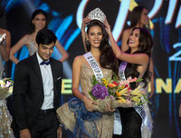 Chiêm ngưỡng vẻ đẹp nóng bỏng của tân Hoa hậu Hoàn vũ Thế giới 2018