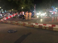 [ẢNH] Hiện trường ba vụ tai nạn giao thông liên tiếp ở Hà Nội trong đêm 22-4