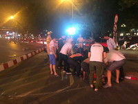 [ẢNH] Hiện trường ba vụ tai nạn giao thông liên tiếp ở Hà Nội trong đêm 22-4