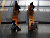 [ẢNH] Người dân thế giới giữ khoảng cách nơi công cộng trong dịch Covid-19