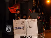 [ẢNH] Người dân Thủ đô văn minh ăn mừng sau chiến thắng Việt Nam 1-0 Malaysia