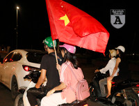 [ẢNH] Người dân Thủ đô văn minh ăn mừng sau chiến thắng Việt Nam 1-0 Malaysia