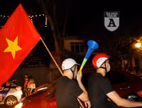 [ẢNH] Người dân Thủ đô văn minh ăn mừng sau chiến thắng Việt Nam 1-0 Malaysia