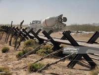 Cận cảnh bức tường biên giới Mexico - Mỹ của Tổng thống Donald Trump