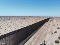 Cận cảnh bức tường biên giới Mexico - Mỹ của Tổng thống Donald Trump