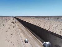 Cận cảnh bức tường biên giới Mexico - Mỹ của Tổng thống Donald Trump