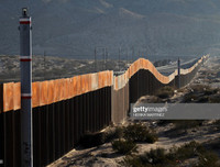 Cận cảnh bức tường biên giới Mexico - Mỹ của Tổng thống Donald Trump