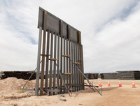 Cận cảnh bức tường biên giới Mexico - Mỹ của Tổng thống Donald Trump
