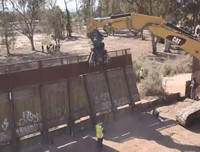 Cận cảnh bức tường biên giới Mexico - Mỹ của Tổng thống Donald Trump