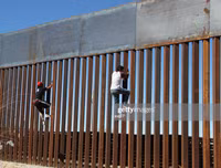 Cận cảnh bức tường biên giới Mexico - Mỹ của Tổng thống Donald Trump