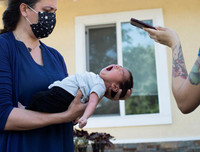 [ẢNH] Khoảng khắc sự sống mới chào đời giữa 