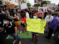 [ẢNH] Biểu tình bùng phát thành bạo động tại Mỹ sau sai lầm của viên cảnh sát Minneapolis