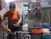 [Ảnh] Một số hàng quán mở cửa trở lại trong ngày đầu tiên nới lỏng cách ly xã hội