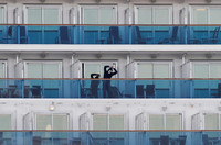 [ẢNH] Cuộc sống tù túng trên siêu tàu du lịch Diamond Princess bị cách ly do virus corona